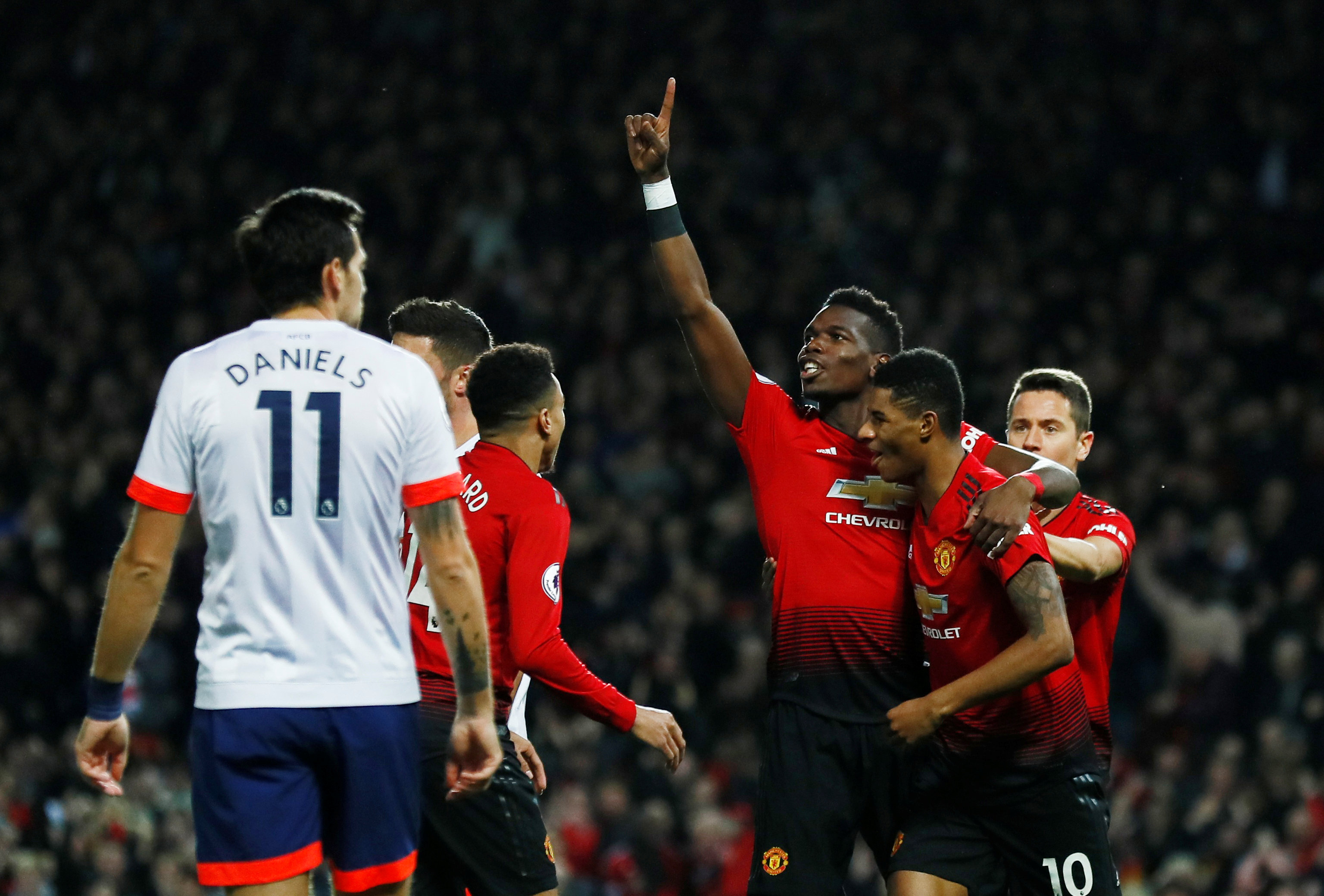 一位年纪轻 一位年纪轻